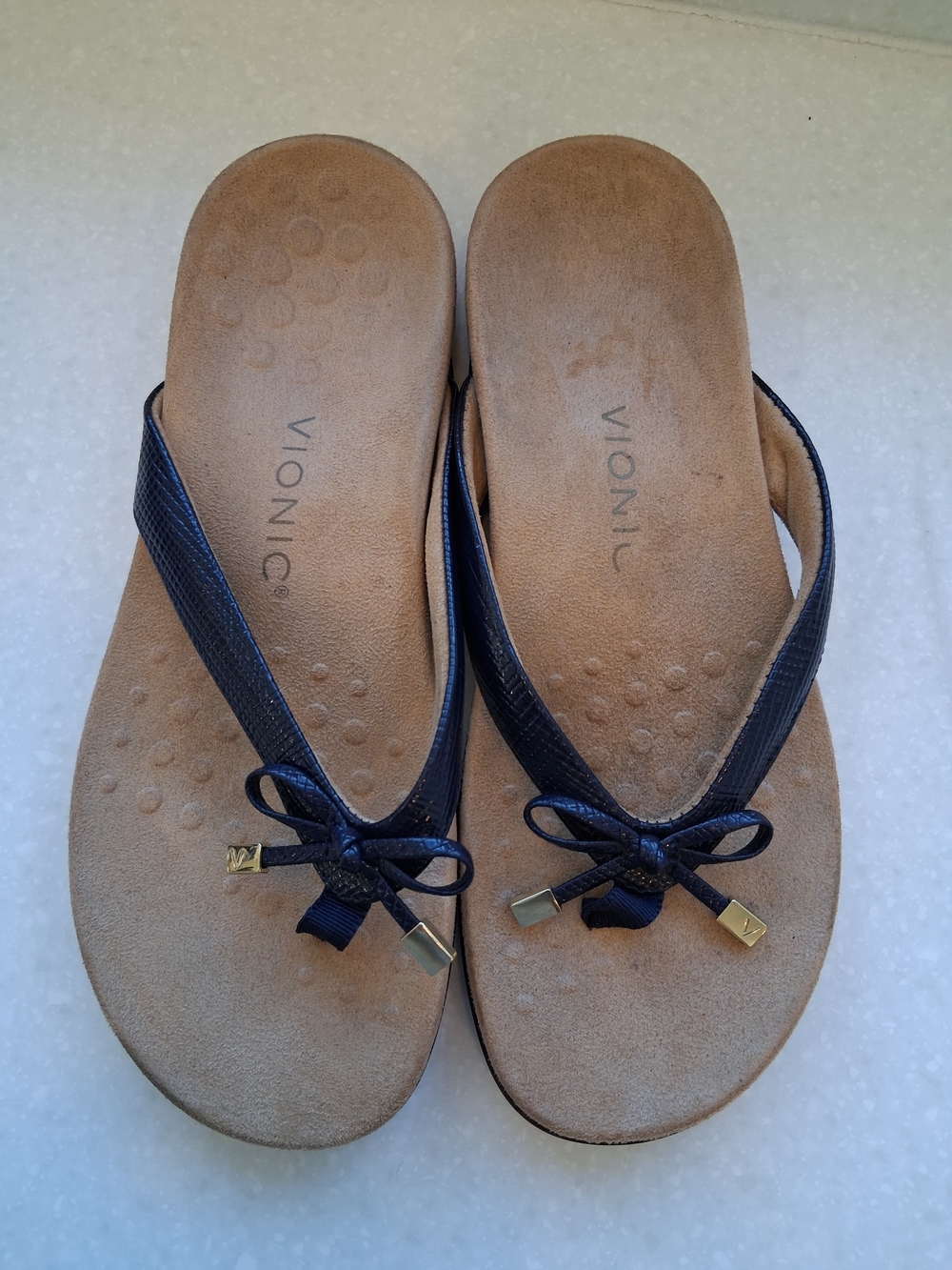 Vionic Bella Black Bow Thong Sandals with Gold Accents